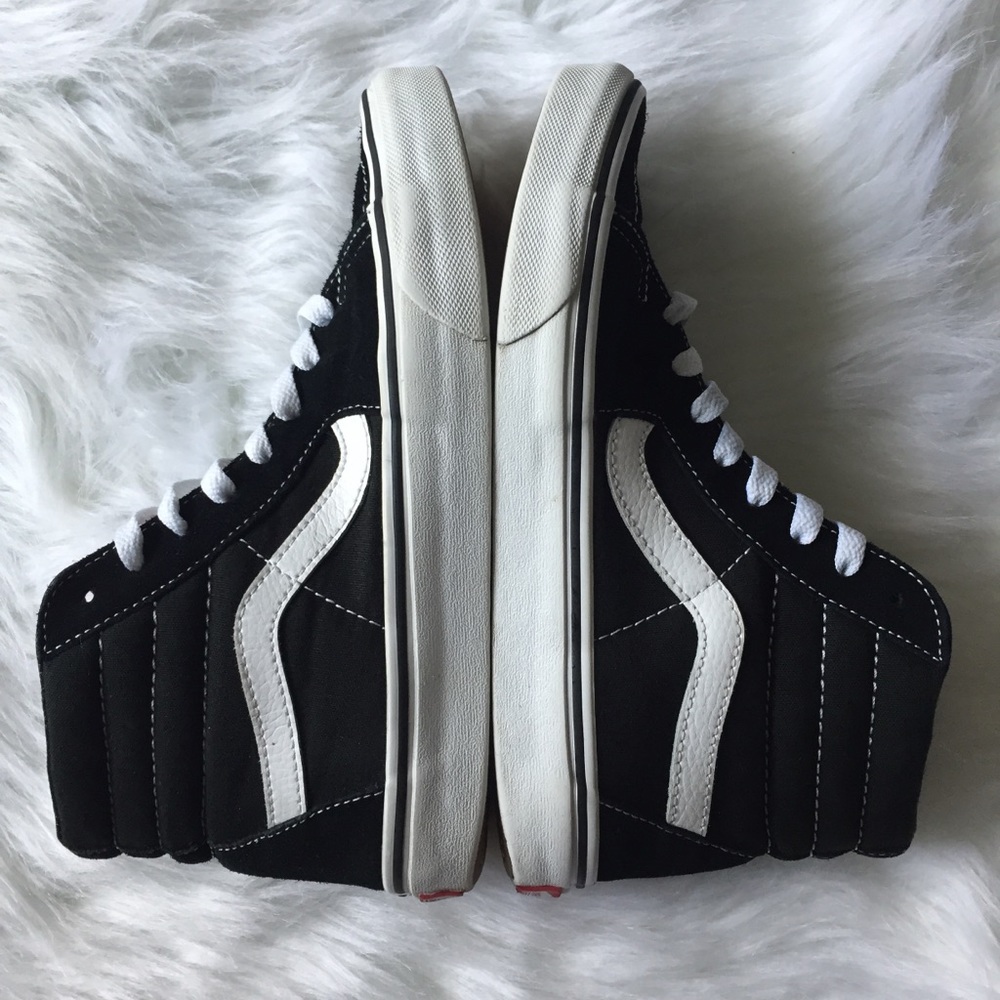 SOLD! Vans Black Sk8-Hi Skate Shoes Women’s 8 - Picture 4 of 8